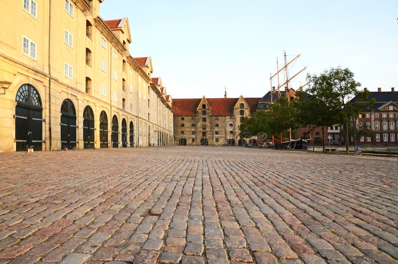 Een mening van Eigtveds-pakhus in Christianshavn, Kopenhagen, Denemarken stock fotografie Een mening van Eigtveds-pakhus in Christianshavn, Kopenhagen, Denemarken stock fotografie