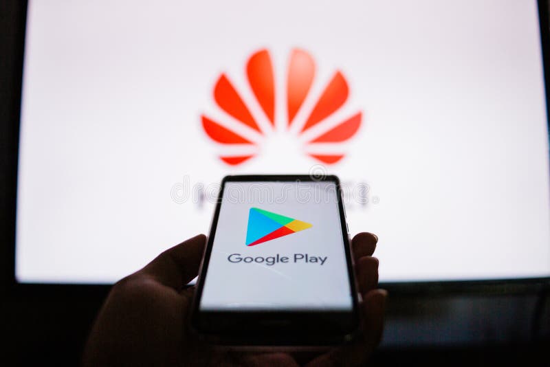 Een mens houdt Android-Smartphone stock afbeeldingen Een mens houdt Android-Smartphone stock afbeeldingen