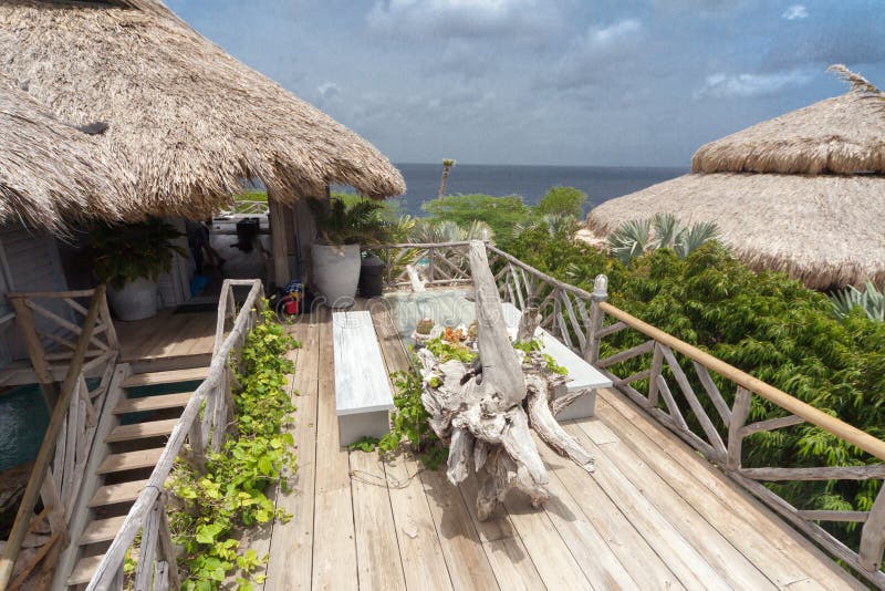 Een prachtig Palapa-huis - uitzicht op zee stock afbeelding