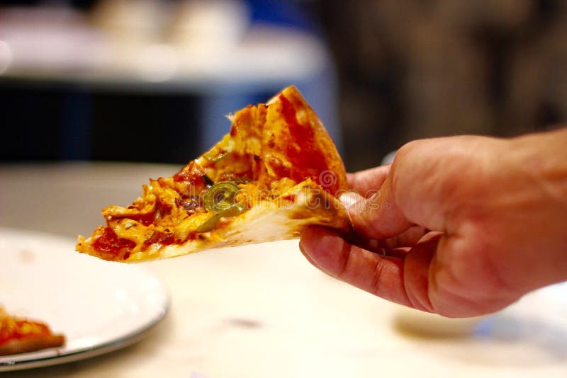 een plak van pizza stock afbeelding een plak van pizza stock afbeelding