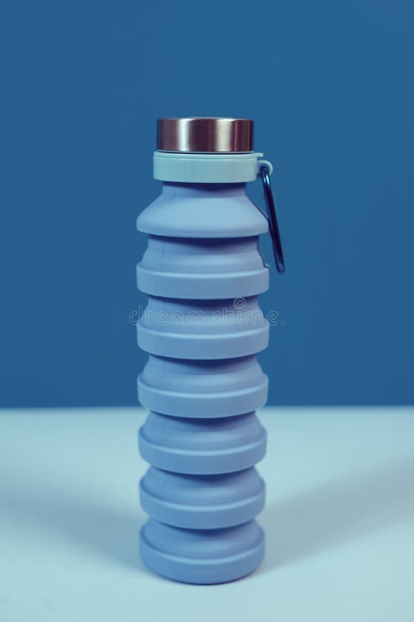 Een veilige opnieuw te gebruiken waterfles royalty-vrije stock afbeelding Een veilige opnieuw te gebruiken waterfles royalty-vrije stock afbeelding