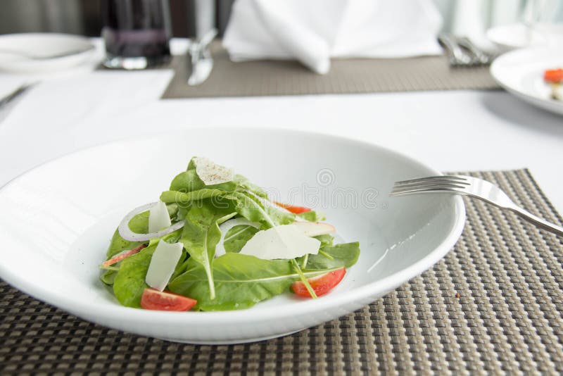 Een verse groentesalade royalty-vrije stock afbeeldingen Een verse groentesalade royalty-vrije stock afbeeldingen