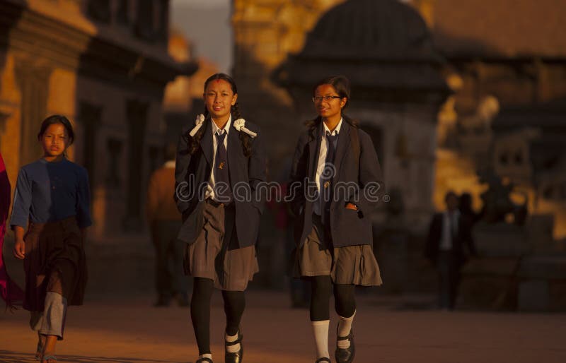Eenvormige de school van Nepal stock foto's Eenvormige de school van Nepal stock foto's