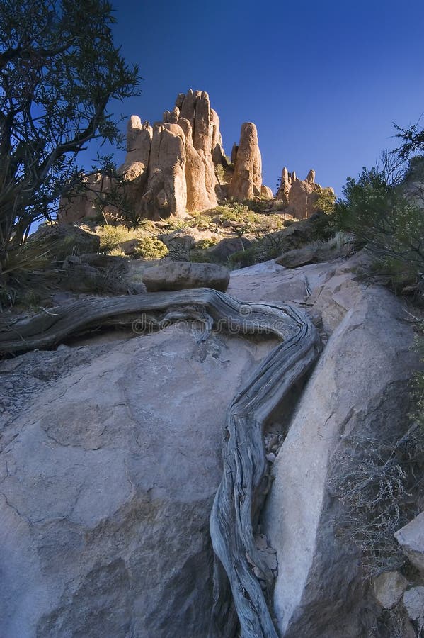 Eerste Licht op Superstition Berg Hoodoos stock foto Eerste Licht op Superstition Berg Hoodoos stock foto