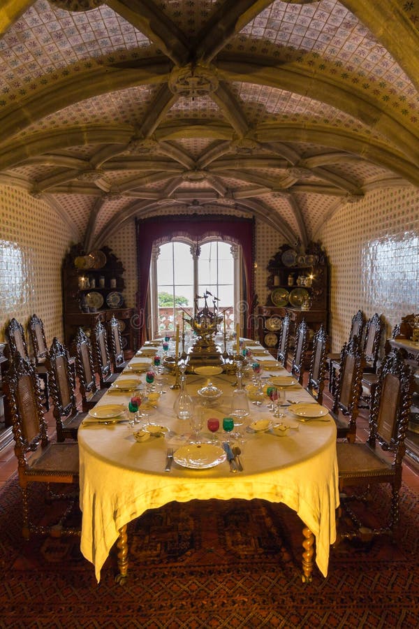 Eetkamer, het Nationale Paleis van Pena, Sintra, Portugal royalty-vrije stock afbeelding Eetkamer, het Nationale Paleis van Pena, Sintra, Portugal royalty-vrije stock afbeelding