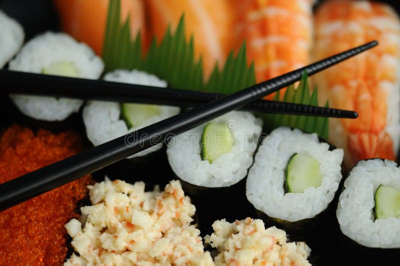 Eetstokjes en sushi royalty-vrije stock foto's Eetstokjes en sushi royalty-vrije stock foto's
