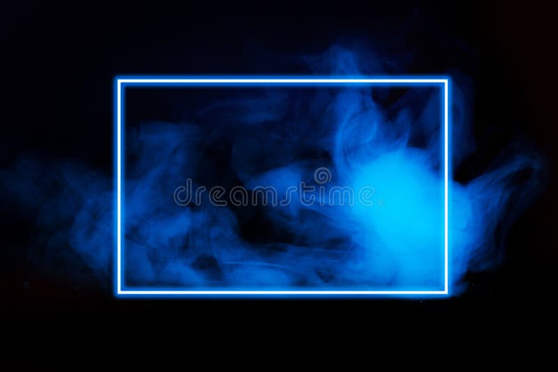 Efectul abstract al fumului luminos neon cu cadru neon pe fond negru. explozie nor fum. royalty free stock image
