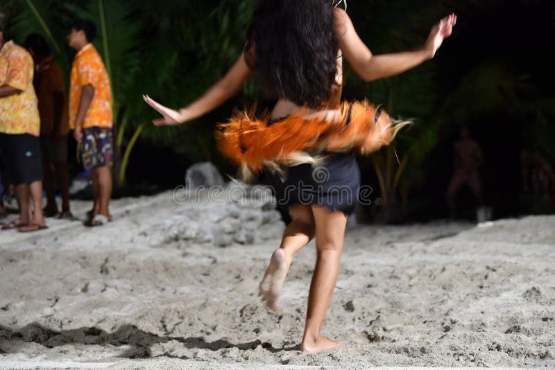 Effetto polinesiano di movimento di hula del ballerino immagine stock libera da diritti Effetto polinesiano di movimento di hula del ballerino immagine stock libera da diritti