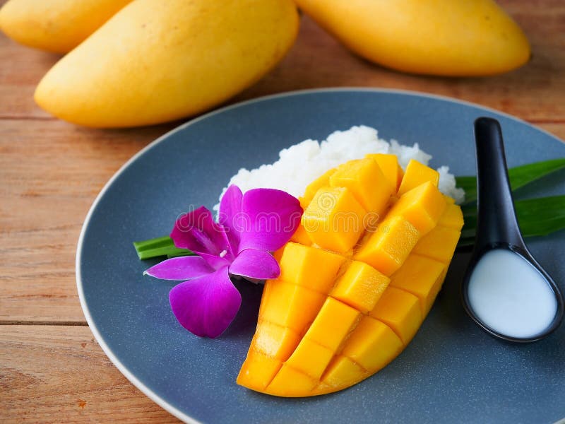 Efterrätt för klibbig rice för mango thailändsk