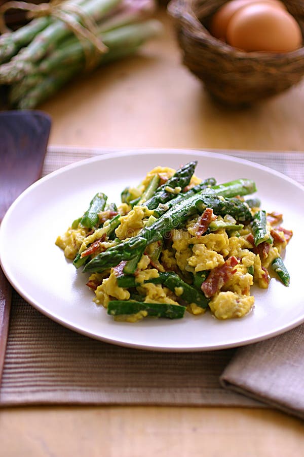 Egg omelette with asparagus