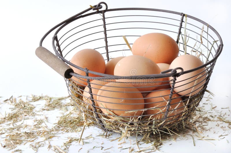 Eggs in the basket and straw