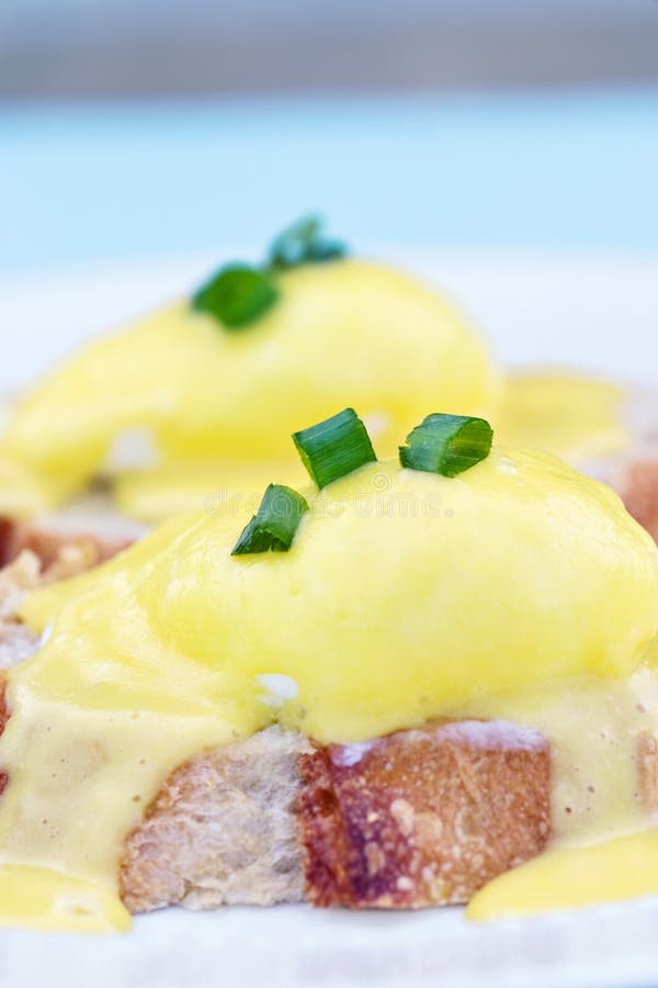 Eggs benedict