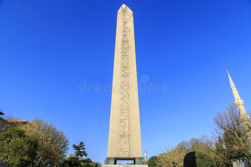 Egipski obelisk w Istanbu? Antyczny Egipski obelisk Pharaoh Tutmoses w hipodromu kwadracie Istanbu?, Turcja zdjęcie royalty free Egipski obelisk w Istanbu? Antyczny Egipski obelisk Pharaoh Tutmoses w hipodromu kwadracie Istanbu?, Turcja zdjęcie royalty free