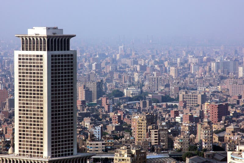 Vista aérea de atestado la ciudad El El la Torre durante amanecer en en.