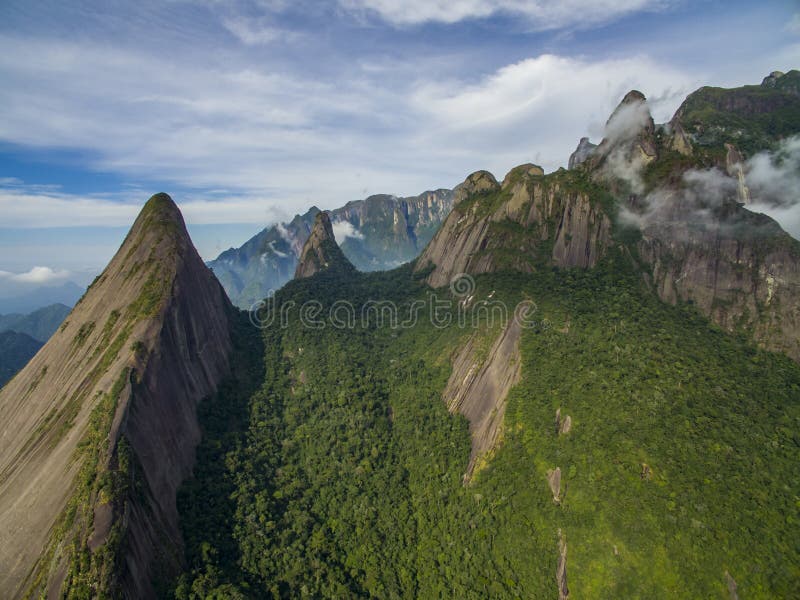 Egzotyczne g?ry g?ry cudowne Góra palec bóg miasto Teresopolis, stan Rio De Janeiro, Brazylia zdjęcie royalty free Egzotyczne g?ry g?ry cudowne Góra palec bóg miasto Teresopolis, stan Rio De Janeiro, Brazylia zdjęcie royalty free