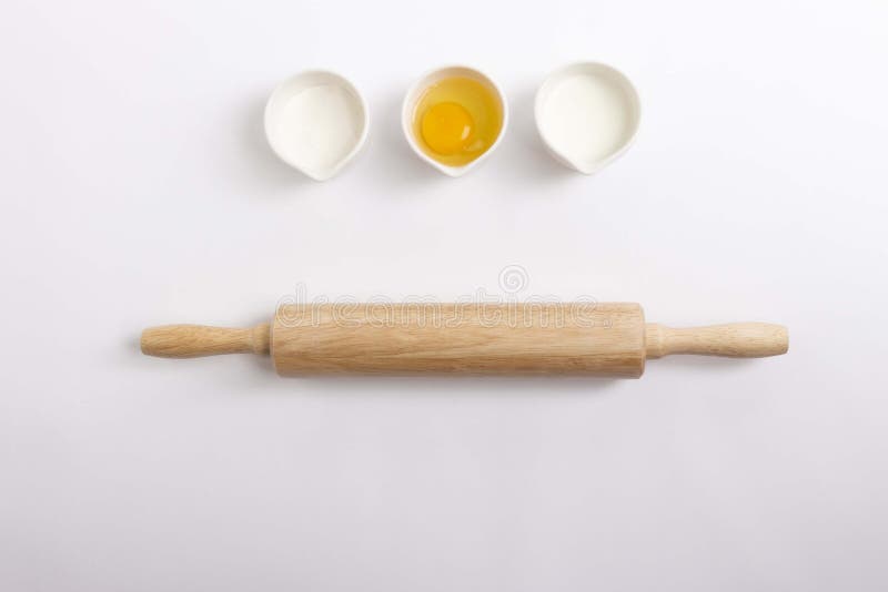 Ei, bloem, melk, deegrol voor Baksel stock foto's Ei, bloem, melk, deegrol voor Baksel stock foto's