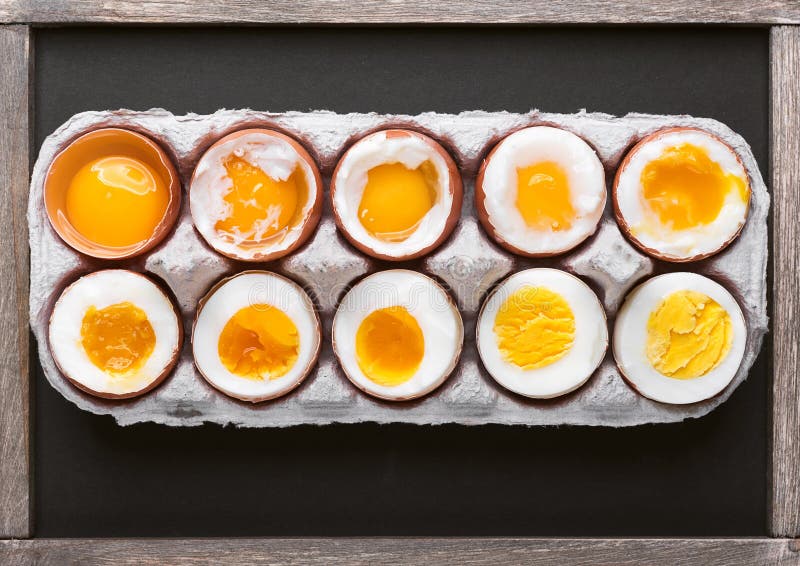 Kochzeit Und Grad Bereitschaft Von Gekochten Eiern Stockbild - Bild von