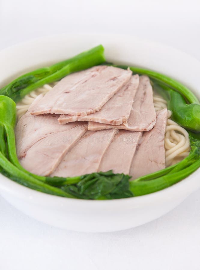 Eiernudelsuppe mit BBQ-Schweinefleisch lizenzfreies stockbild Eiernudelsuppe mit BBQ-Schweinefleisch lizenzfreies stockbild