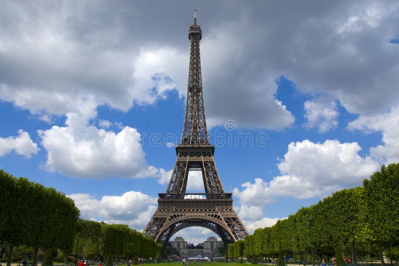 Eiffel tower clouds