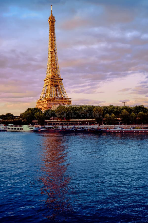 Eiffel Tower with dramatic evening light and silky Seine River royalty free stock photography Eiffel Tower with dramatic evening light and silky Seine River royalty free stock photography