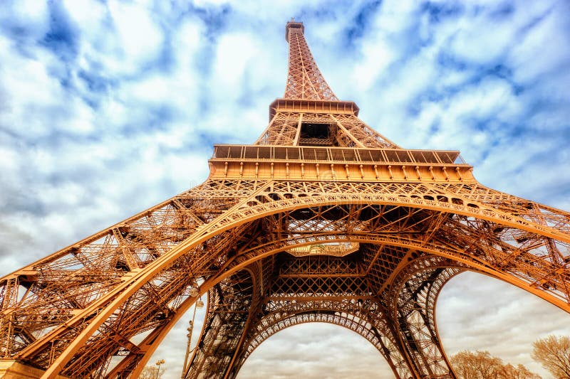 De cerca ancho de icónico la Torre, París, Francia.