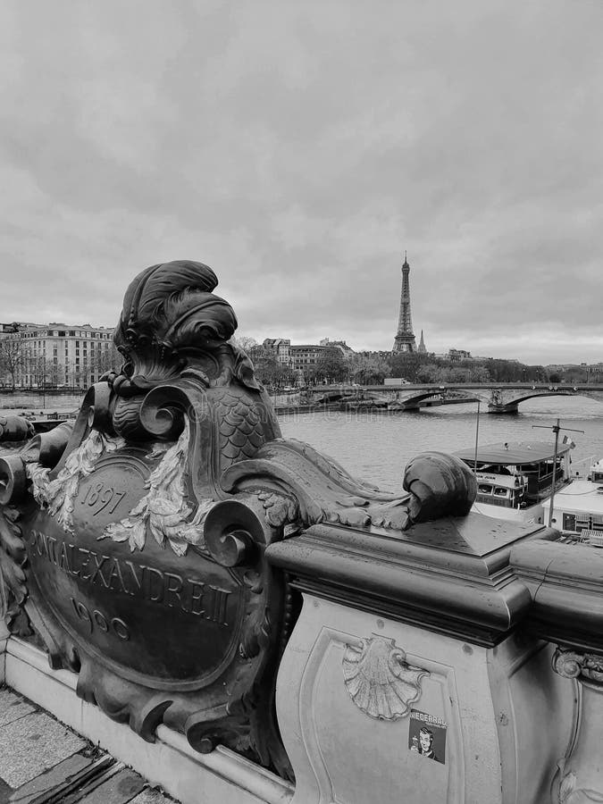 The Eiffel Tower and the River Seine, Paris, France Editorial Stock ...