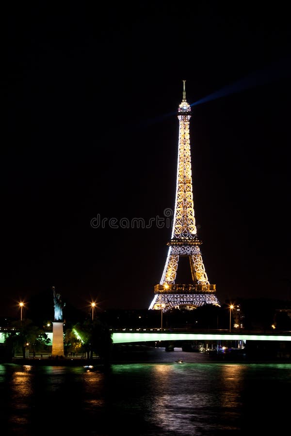 The Eiffel Tower and the Statue of Liberty in the