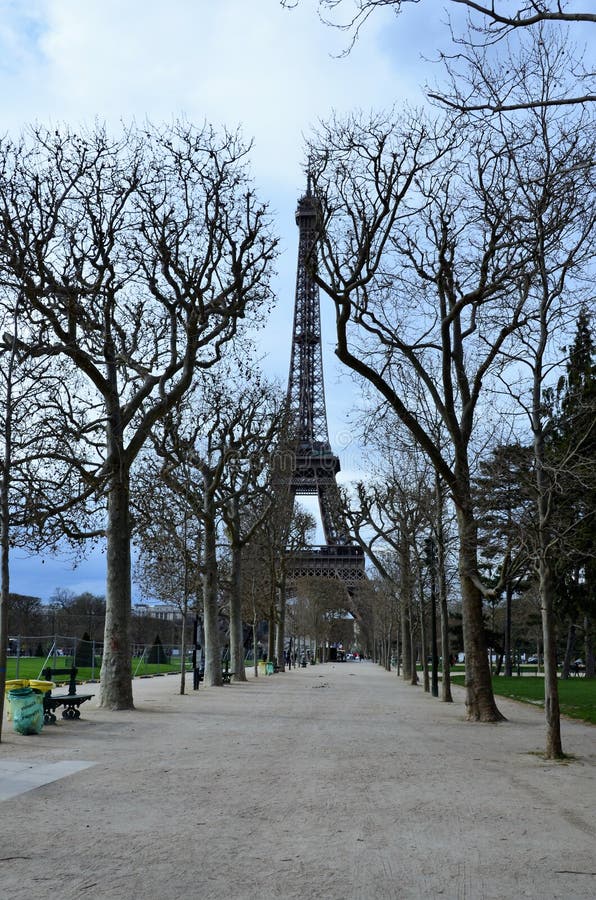 Eiffeltoren in parijs frankrijk stock foto's