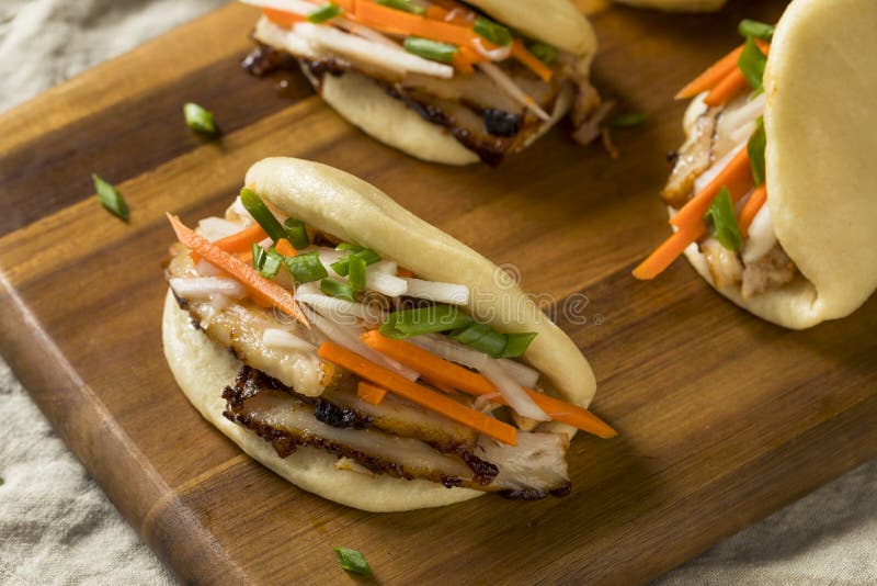 Eigengemaakte Gestoomde Varkensvleesbuik Bao Buns royalty-vrije stock afbeeldingen