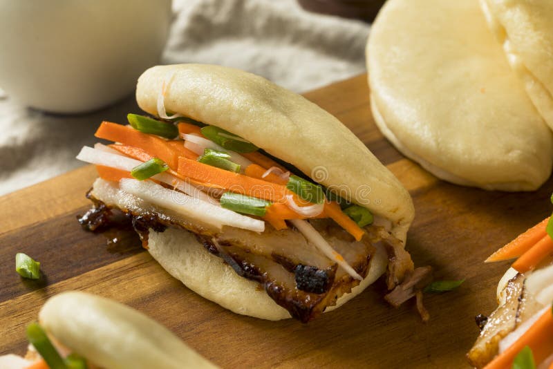 Eigengemaakte Gestoomde Varkensvleesbuik Bao Buns royalty-vrije stock afbeeldingen