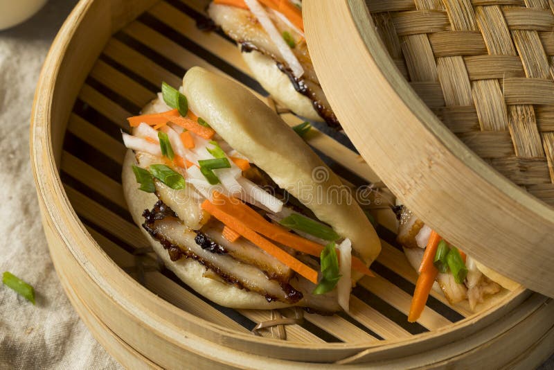 Eigengemaakte Gestoomde Varkensvleesbuik Bao Buns royalty-vrije stock afbeeldingen