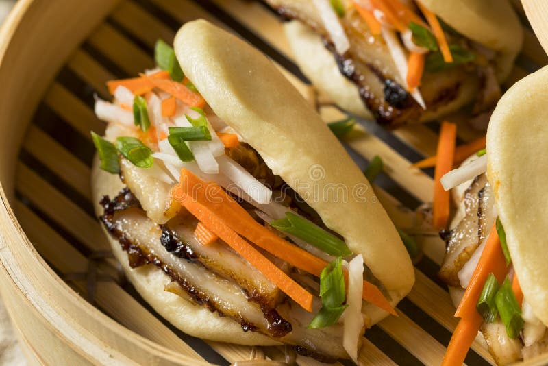 Eigengemaakte Gestoomde Varkensvleesbuik Bao Buns stock afbeelding