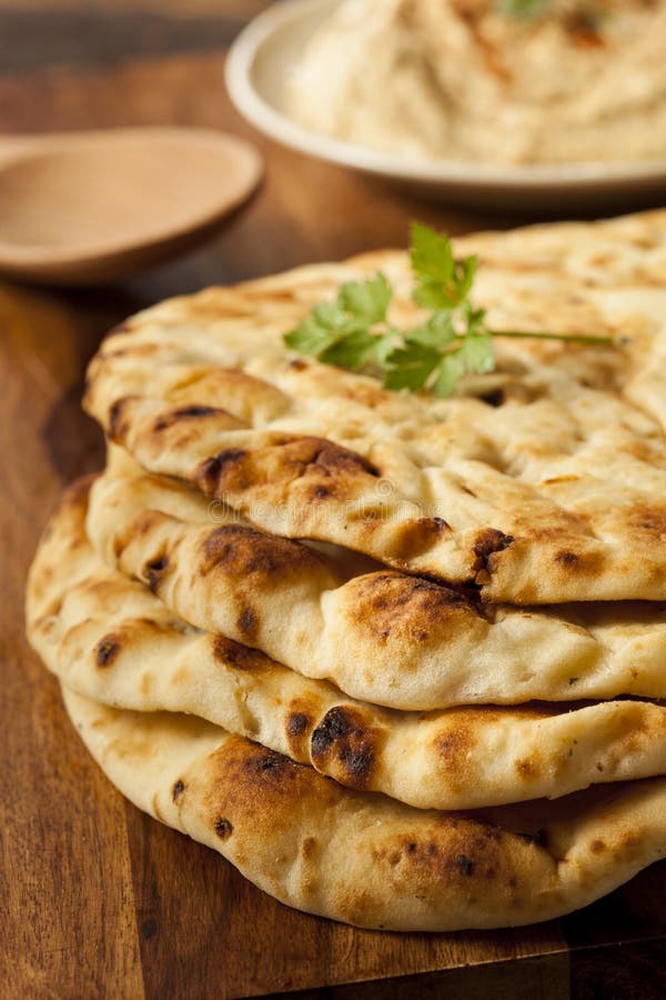 Zelfgemaakte Indiase Naan Flatbread royalty-vrije stock afbeeldingen