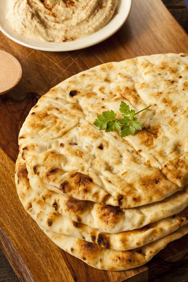 Zelfgemaakte Indiase Naan Flatbread royalty-vrije stock foto