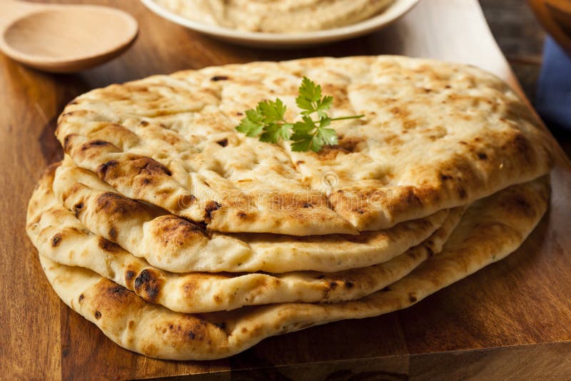 Zelfgemaakte Indiase Naan Flatbread stock foto's