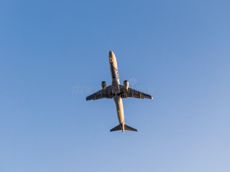 EILAT, IZRAEL †'Listopad 7, 2017: Samolot 4X-EMC Embraer ERJ-195, Arkia - Izraelicki linii lotniczej latanie Tel Aviv, Eilat - fotografia royalty free EILAT, IZRAEL †'Listopad 7, 2017: Samolot 4X-EMC Embraer ERJ-195, Arkia - Izraelicki linii lotniczej latanie Tel Aviv, Eilat - fotografia royalty free