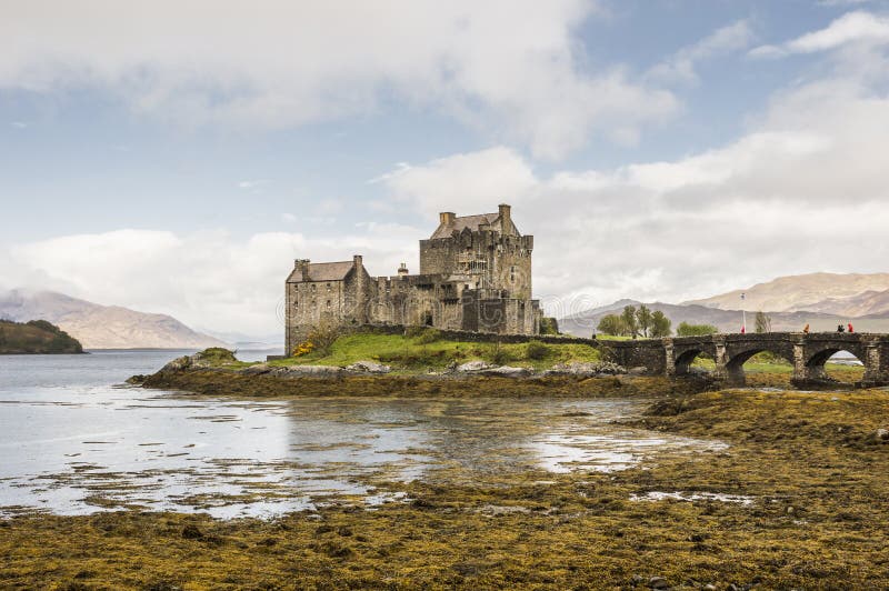 Eilean Donan Castle In Rain Stock Image - Image of eilean, clouds: 21382857