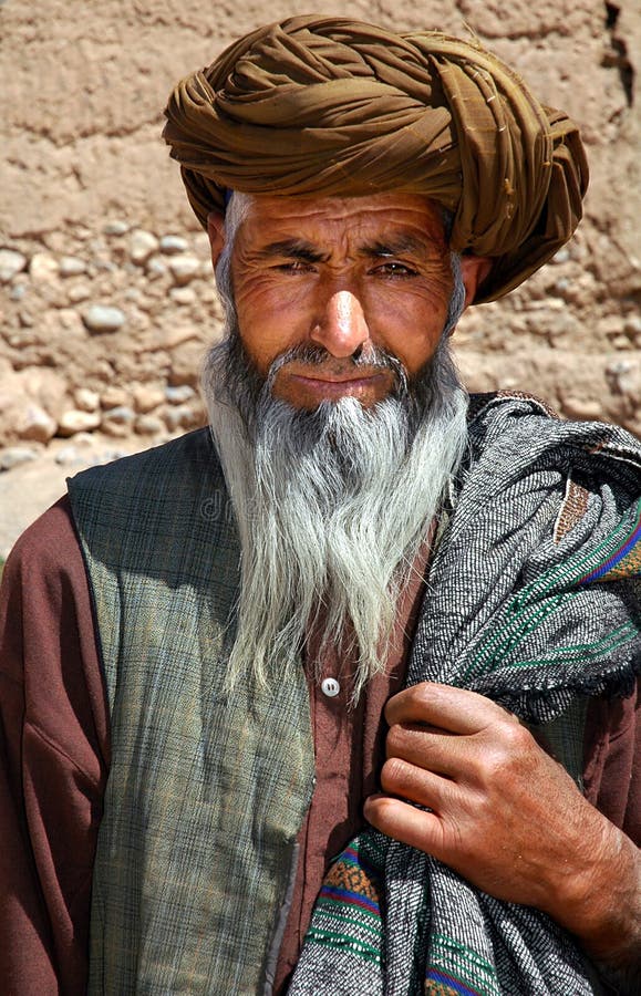 Ein Alter Mann Mit Grauem Bart In Bamiyan, Afghanistan Redaktionelles