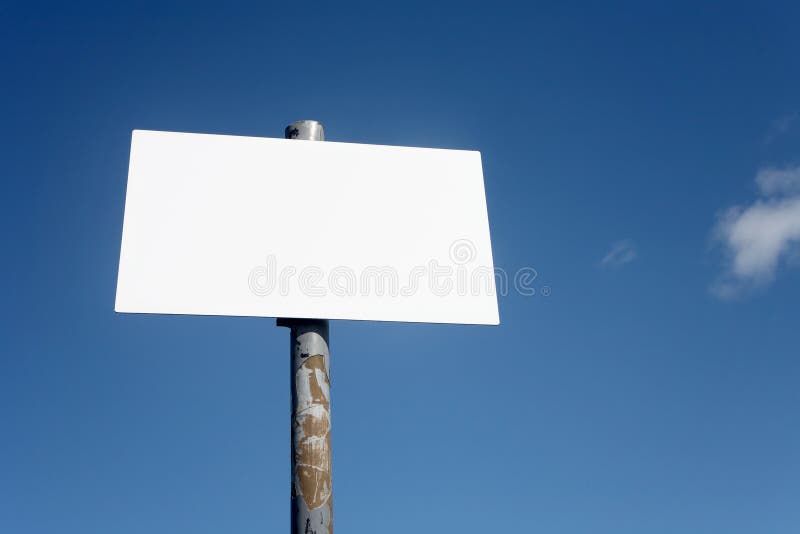 Ein altes, leeres, weißes Schild lizenzfreie stockfotos