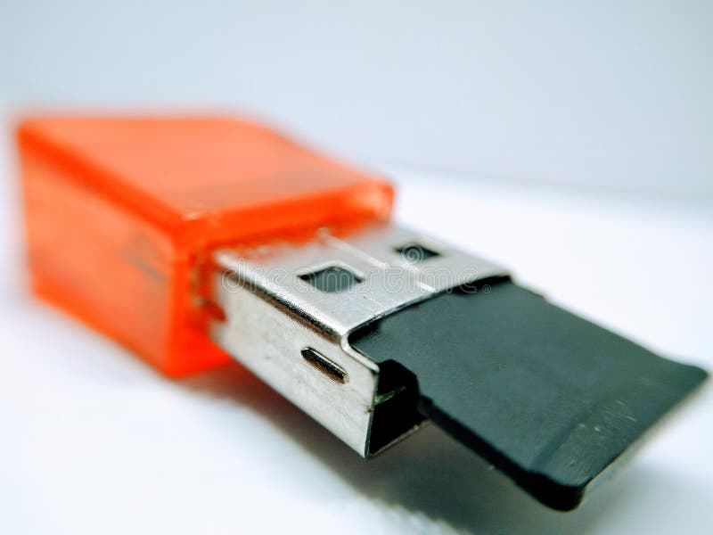 Ein Bild des USB-Sticks mit weißem Hintergrund stockbild