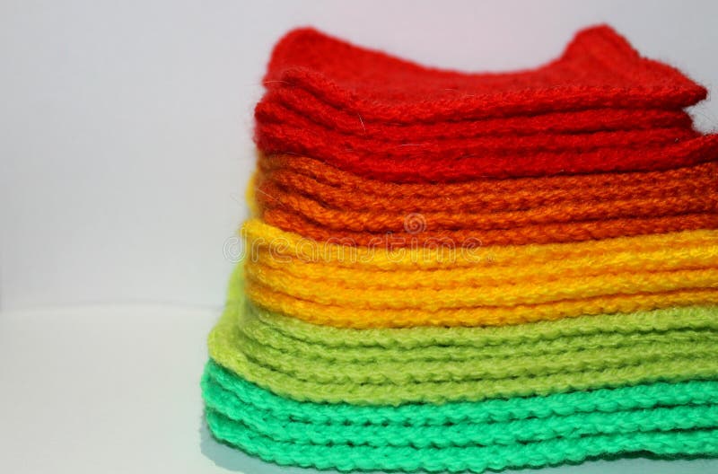 Ein blasses von hellen gestrickten Elementen lizenzfreie stockfotos Ein blasses von hellen gestrickten Elementen lizenzfreie stockfotos