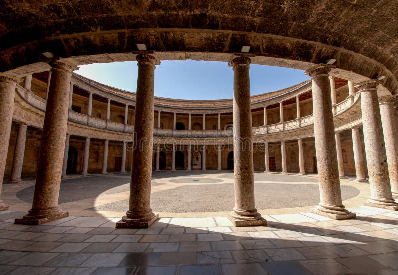 Alhambrade Granada. Gericht des Palastes Carlos V lizenzfreies stockbild Alhambrade Granada. Gericht des Palastes Carlos V lizenzfreies stockbild