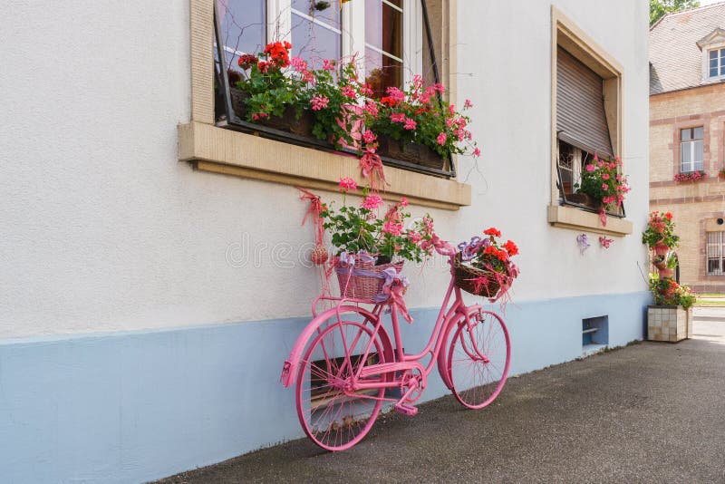 fahrrad mit blumenkorb