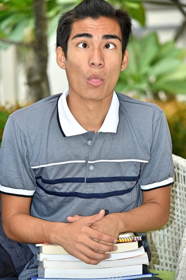 Ein dummer männlicher Student stockbild Ein dummer männlicher Student stockbild