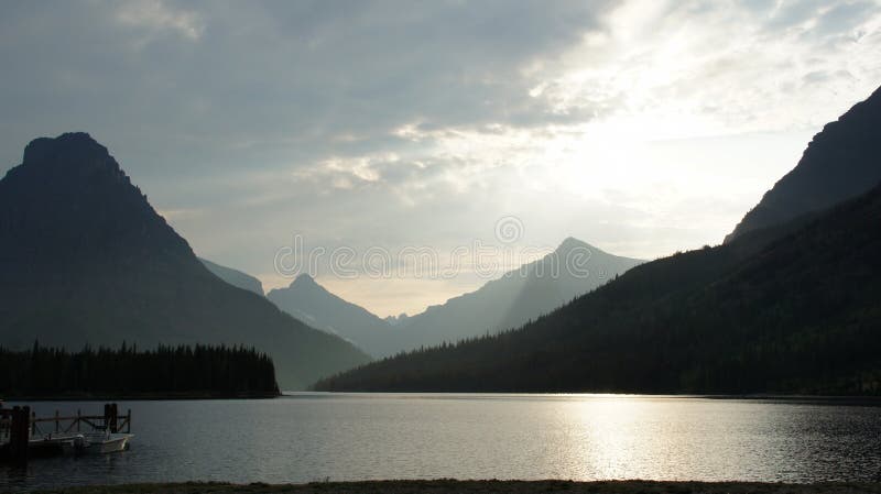 Ein Ende Swiftcurrent See, Glacier Nationalpark, Montana stockbilder Ein Ende Swiftcurrent See, Glacier Nationalpark, Montana stockbilder