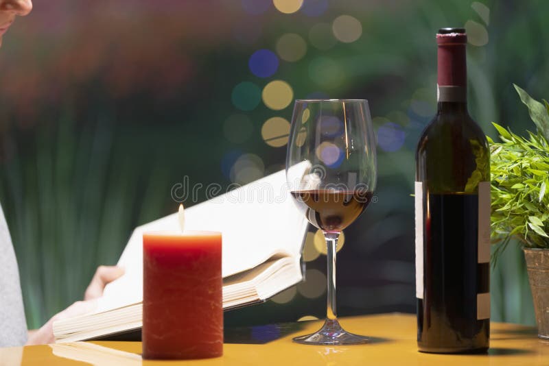 278 Eine Kerze Einer Flasche Fotos Kostenlose Und Royalty Free Stock Fotos Von Dreamstime