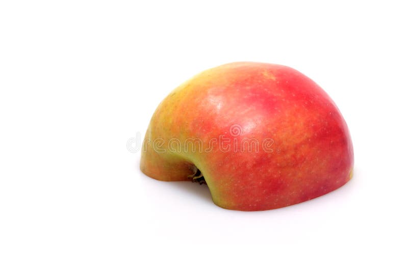 Ein halber saftiger Apfel isoliert auf weißem Hintergrund lizenzfreie stockfotografie