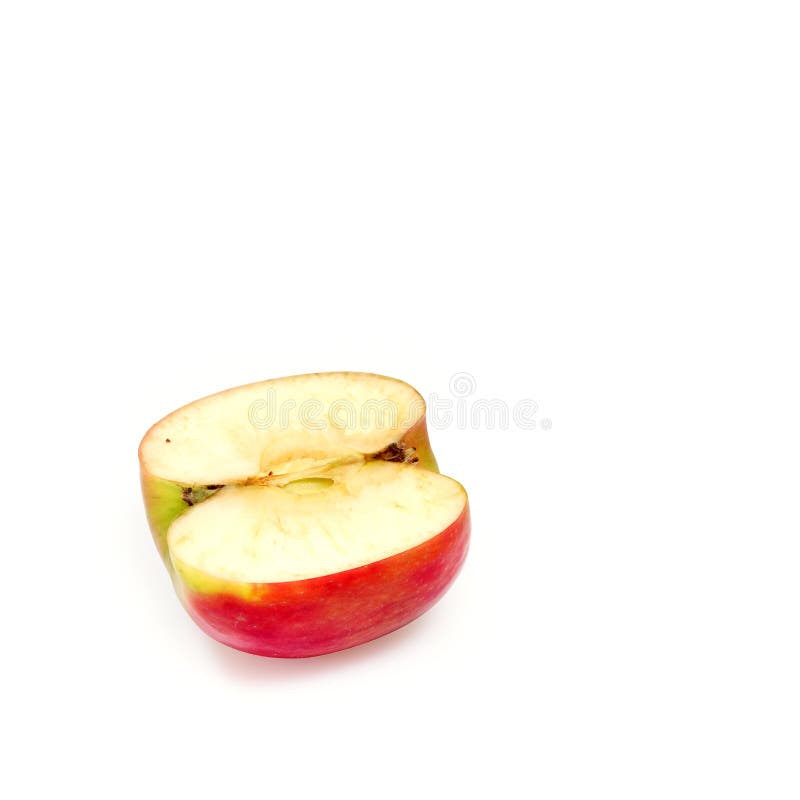 Ein halber saftiger Apfel isoliert auf weißem Hintergrund
