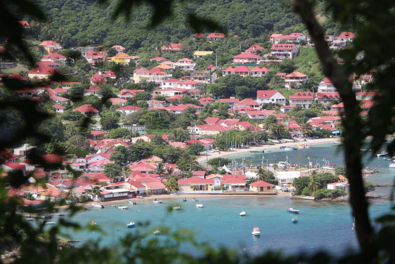 Ein herrlicher Ausblick zur Bucht des Saintes in Guadeloupe lizenzfreie stockfotos Ein herrlicher Ausblick zur Bucht des Saintes in Guadeloupe lizenzfreie stockfotos