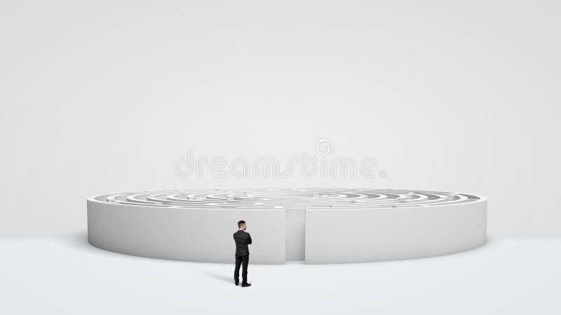 Ein kleiner Geschäftsmann, der vor einem großen weißen runden Labyrinthrecht nahe bei dem Eingang steht lizenzfreie stockbilder Ein kleiner Geschäftsmann, der vor einem großen weißen runden Labyrinthrecht nahe bei dem Eingang steht lizenzfreie stockbilder